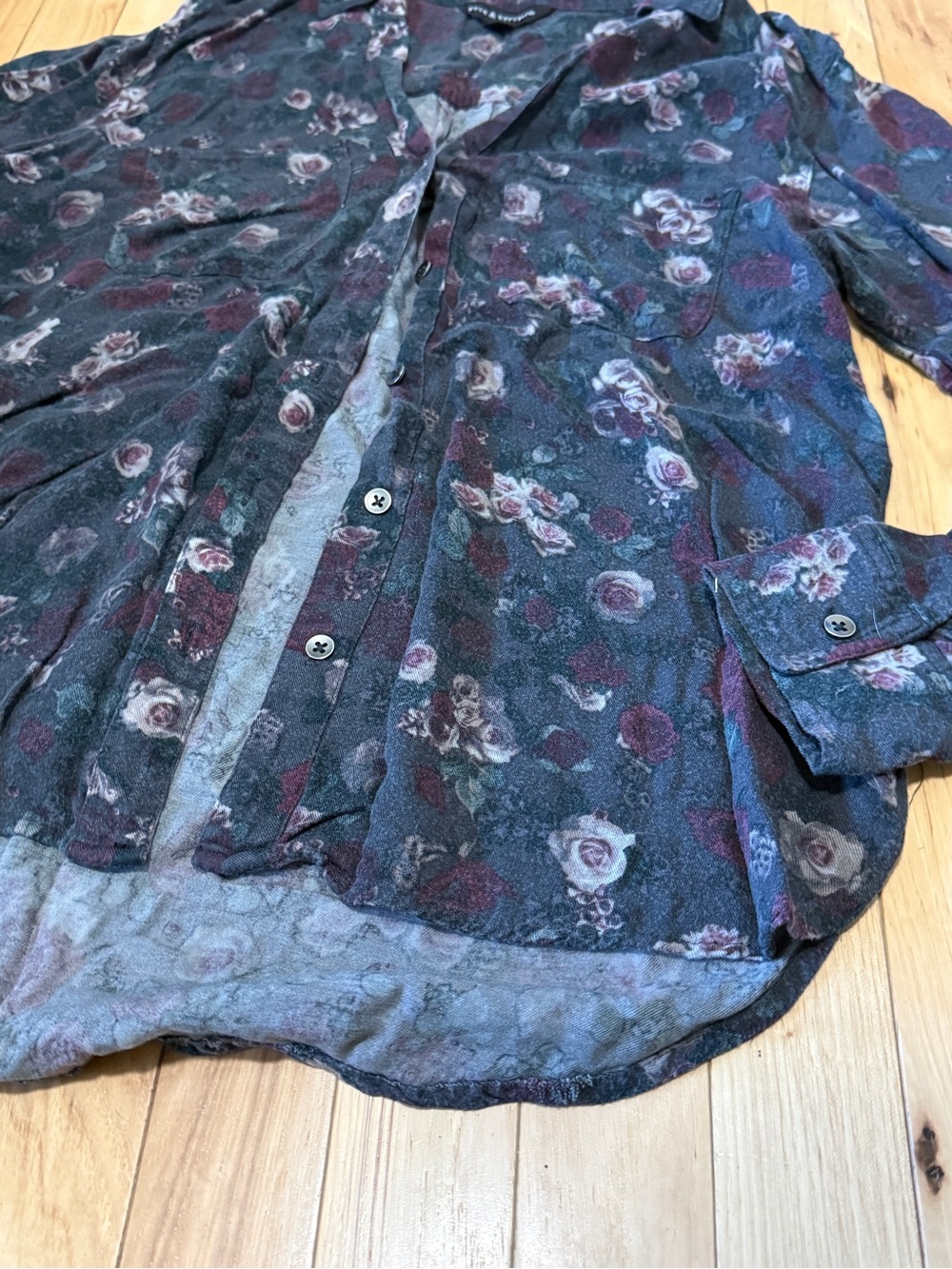 Rock & Republic Floral Button-Front Shirt Jacket in Black and Burgundy Size M - Picture 2 of 7